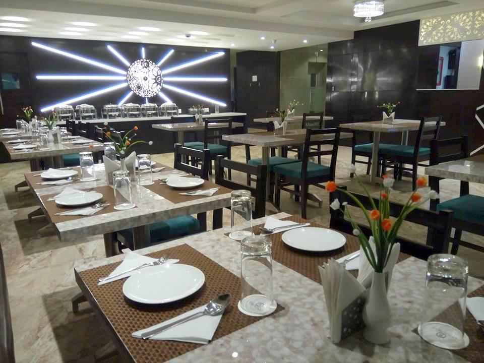 Radical Palace Hotel And Restaurant Lucknow Exteriör bild